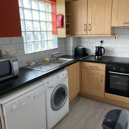 Village Centre Apartment *